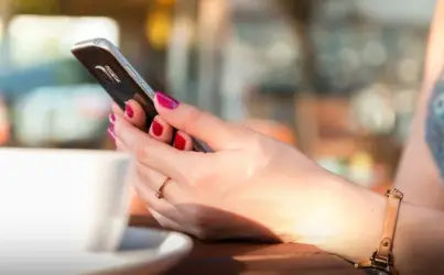 smartphone handen high